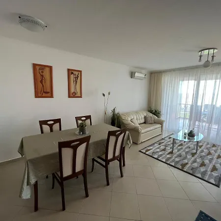 דירה Summer Vibe - First Floor שיופוק