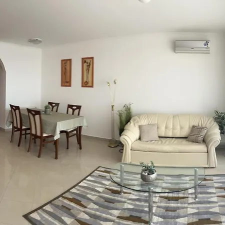 Summer Vibe - First Floor שיופוק